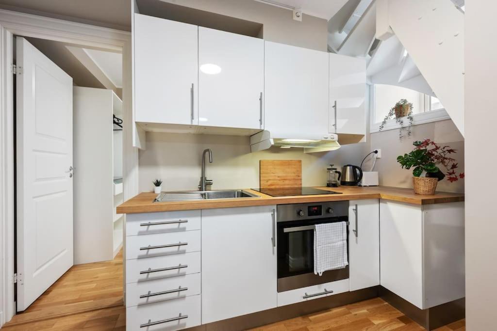 New! Modern City Apt: Central W/ Private Entrence Bergen Luaran gambar